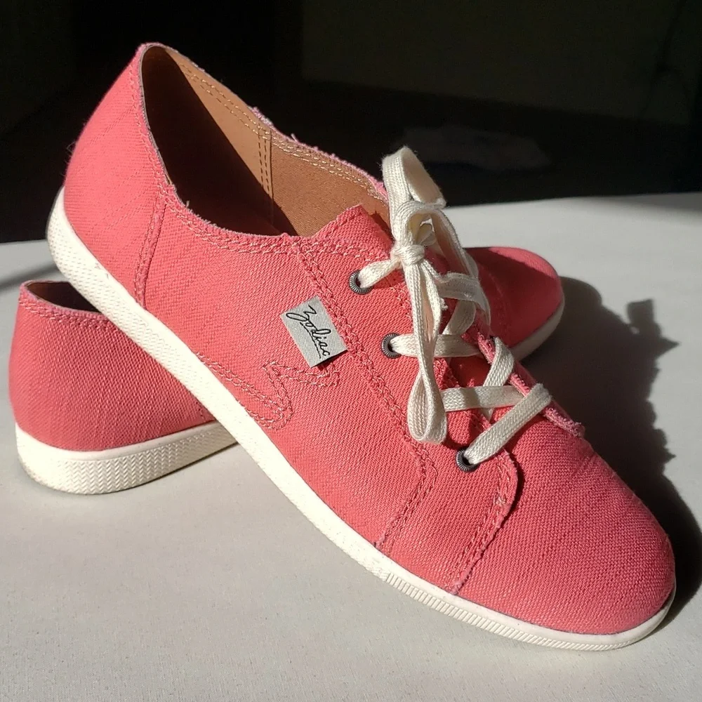 Women's size 10 Zodiac coral casual sneakers Shoes. Worn once
